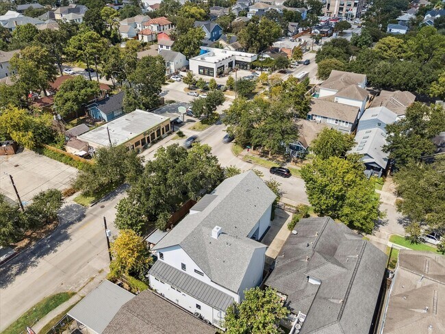 Photo - 1136 Woodland St