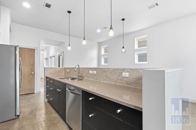 Photo - 1520 Parker Ln