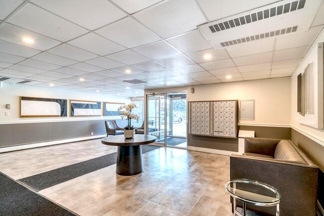 Building Photo - Saratoga Tower