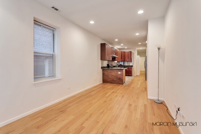 Living Room & Open Concept Dinning - 602 W 26th St Unit 3
