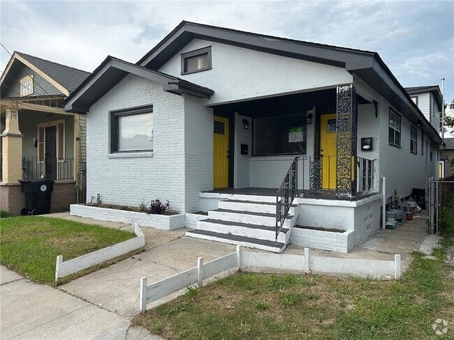 Building Photo - 832 Vallette St Rental