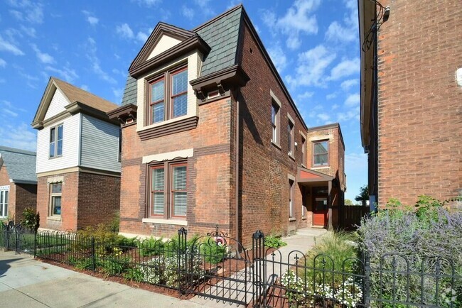 Building Photo - 517 E 2nd St Rental