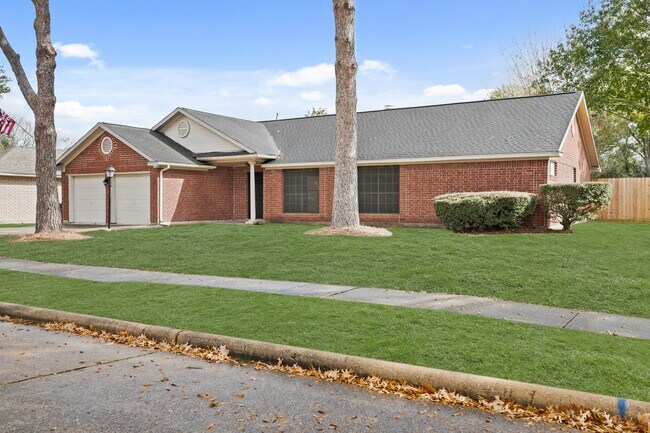 Photo - 7010 Pembrough Ln