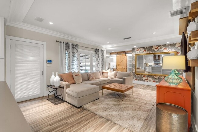 Photo - 700 Vilabella Ave