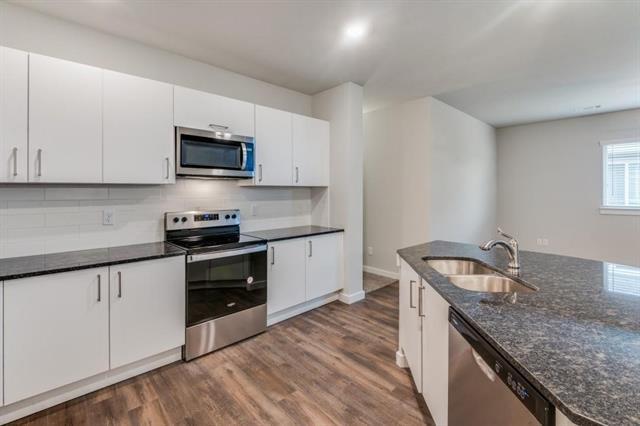 Photo - 640 Blackland dr