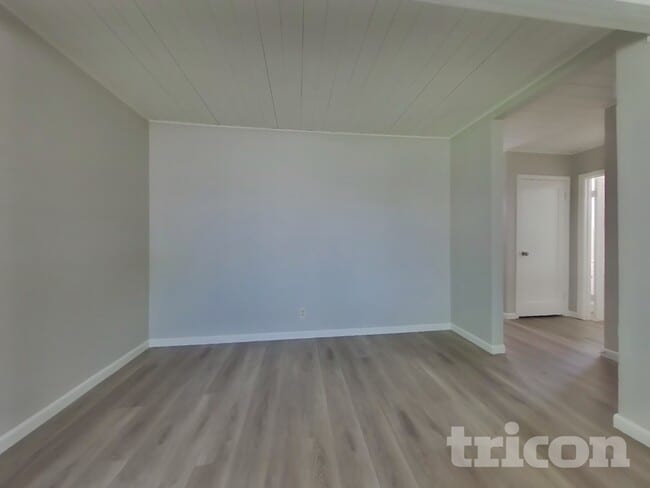 Photo - 1475 Knights Row