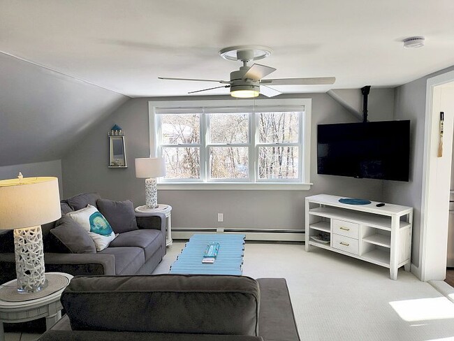 Photo - 10 Windward Ln