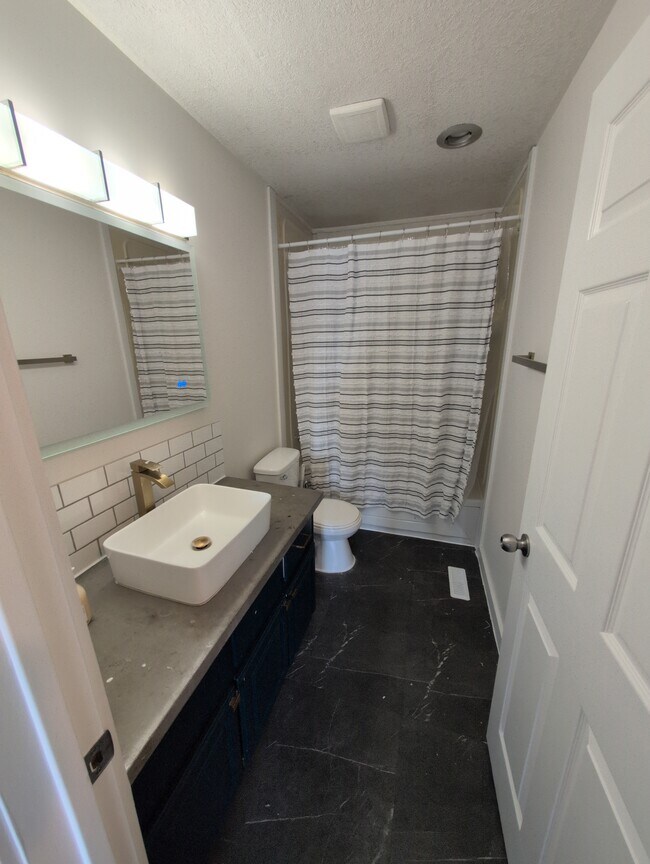 Photo - 8307-8398 98 Ave