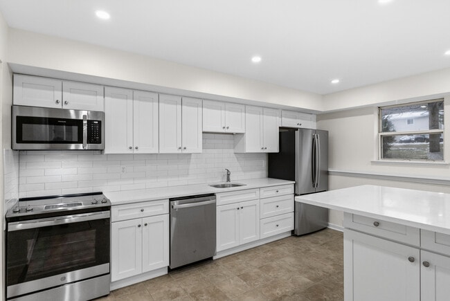 4 Horizon View Dr W Unit 2-4 Horizon View Drive