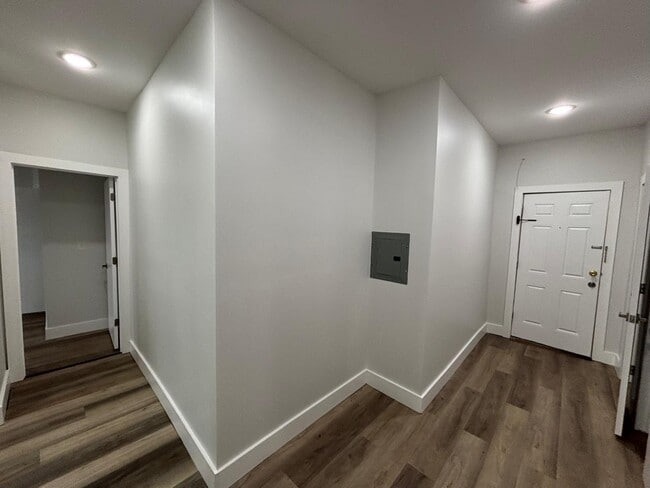 Building Photo - 242 Claremont Ave