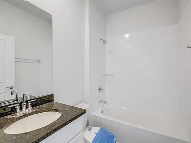Photo - 915 NE 19th St