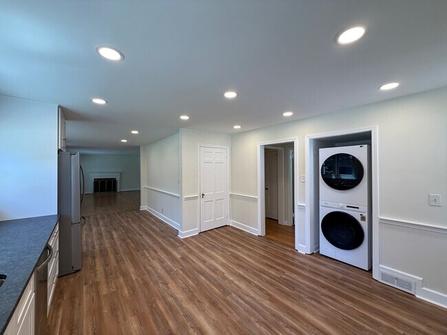 Photo - 638 Stratford Rd NW