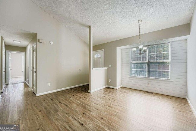 Photo - 1233 Waterton Trail