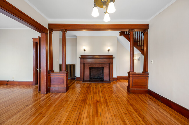 Middle Living Room - 31 Elm St Apartments Unit 31A