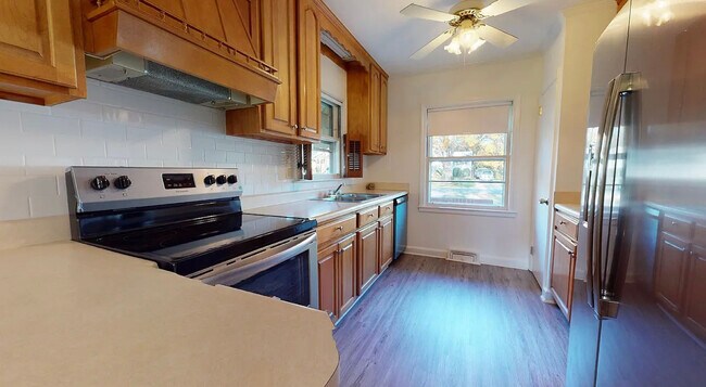 Photo - 330 Webster Pl