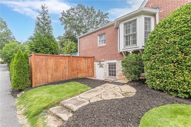 Photo - 1189 Reeder Cir NE