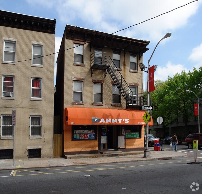 Photo - 164 University Ave