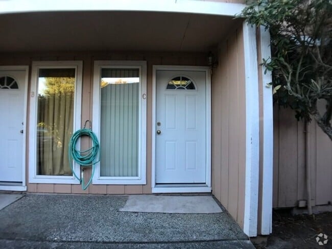 Building Photo - Rock Creek 4-plex Unit - 2 Bedrooms 1.5 Ba... Rental