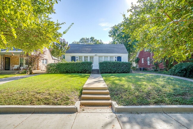 Building Photo - Adorable 1-Bedroom Duplex located near dow... Unit S Rental