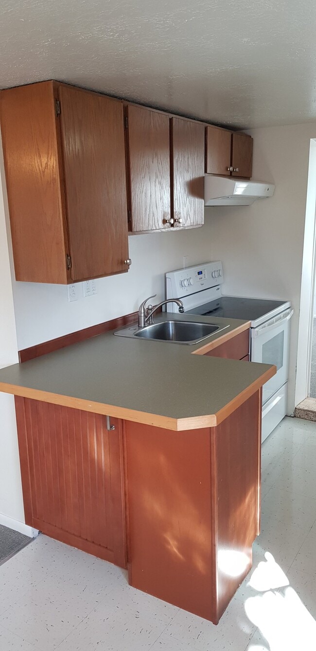 Photo - 317 D St E