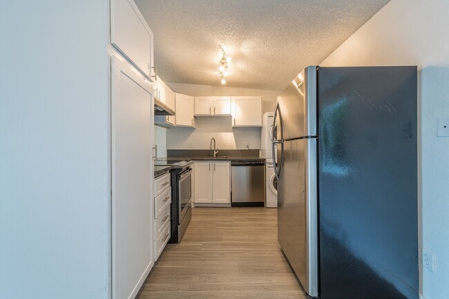 Bel Aire Court | Kitchen - Bel Aire Court Apartments