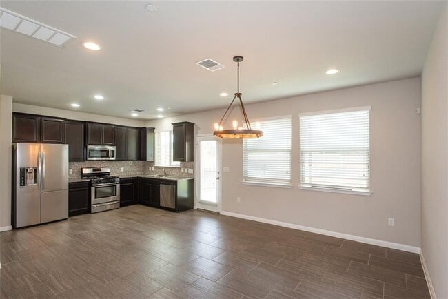Photo - 1001 Zodiac Ln