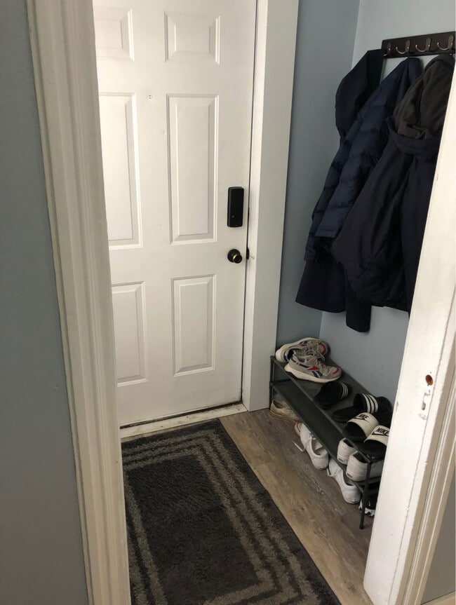 Photo - 940 Veto St NW