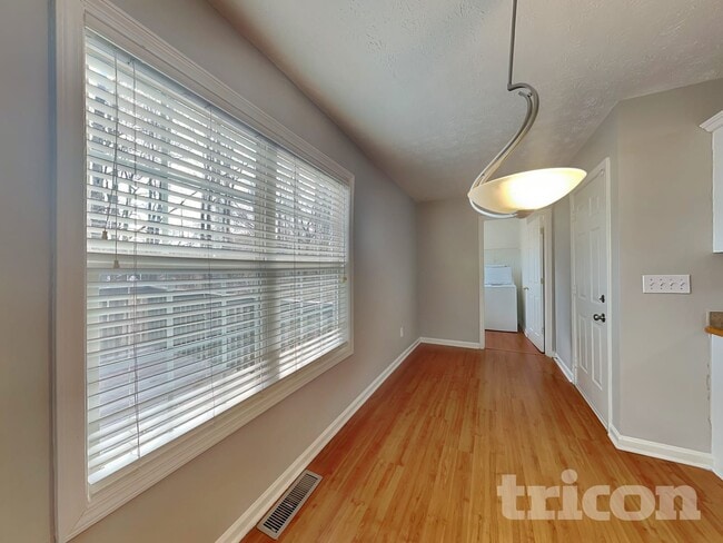 Photo - 1931 Amherst Ct SE