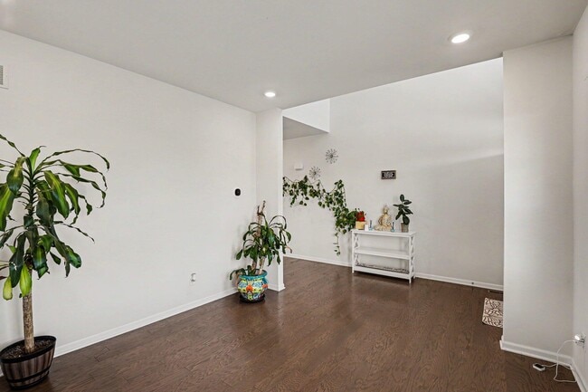 Photo - 8580 Pioneer St