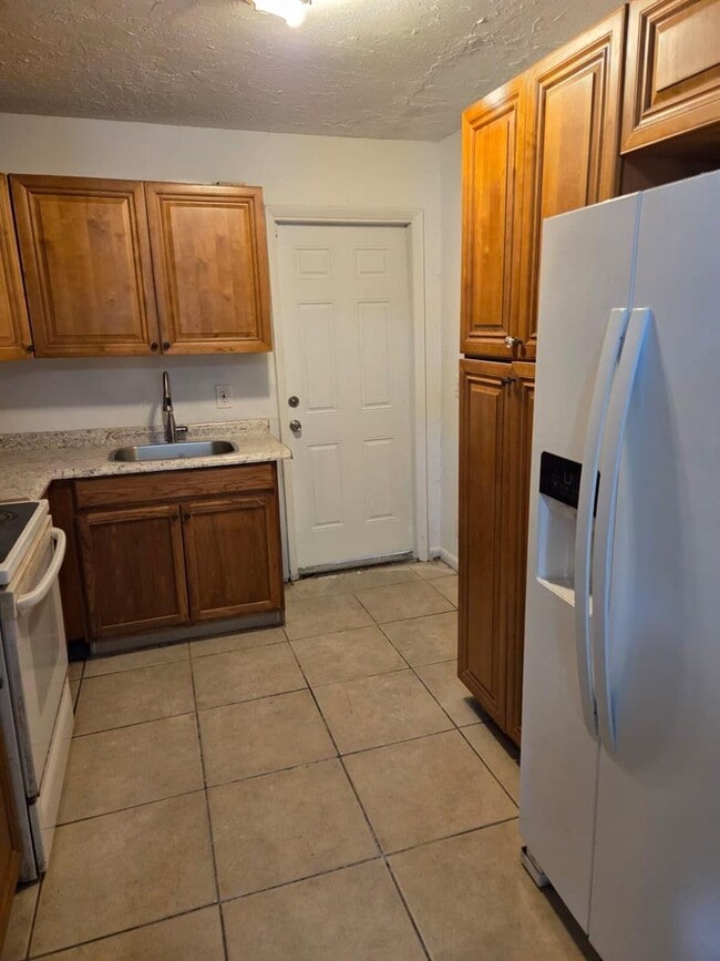 Photo - 1633 W 28th St