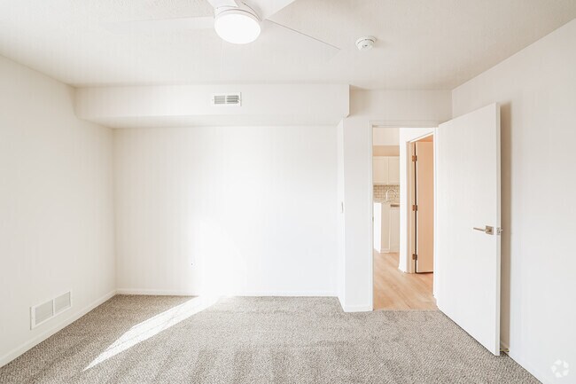 1BD, 1BA - 928SF - Bedroom