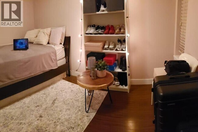 Photo - 546X Chaffey Ave