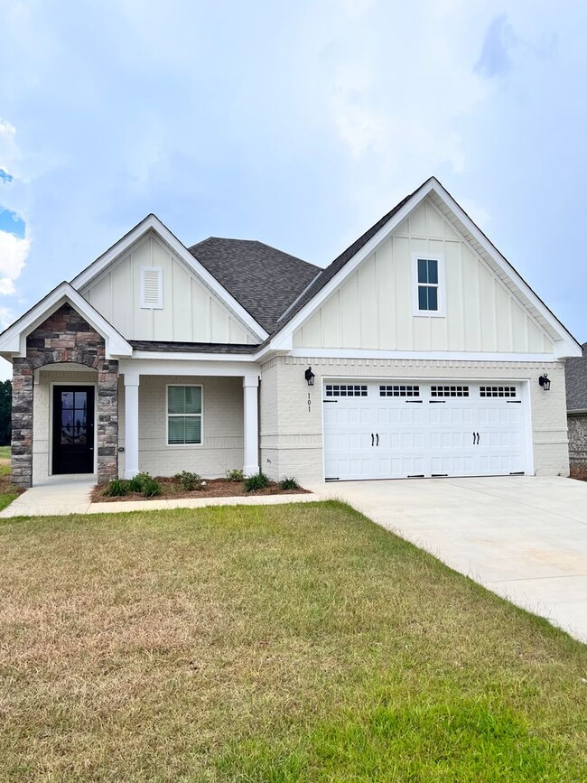 Building Photo - Available August! Rental
