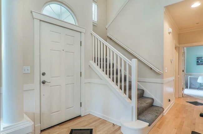 Photo - 1385 NE Katsura St