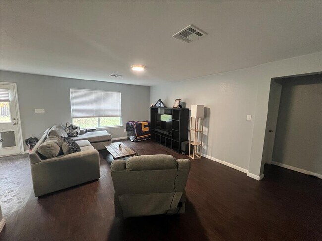 Photo - 2100 Boyer Dr