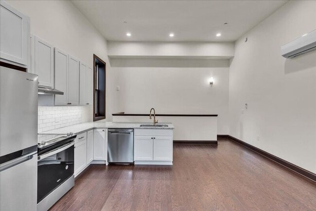 Photo - 201 Wilson St Unit Carriage House