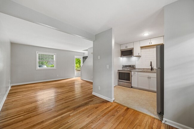 Photo - Newly Renovated 2 Bedroom, 1 Bath Duplex within walking Distance to UVA! Unit A