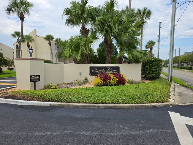 Building Photo - 618 Orange Dr Unit #207