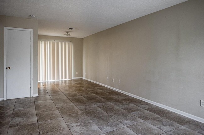 Photo - 706 W 10th St