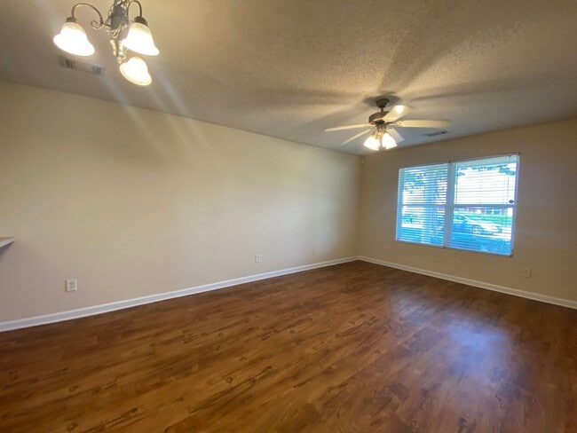 Photo - PRE-LEASING FOR MAY 2026 ! 1/2 DEPOSIT SPECIAL