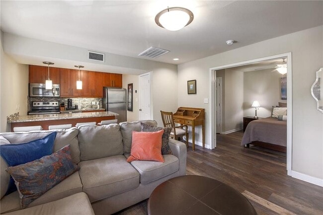 Photo - 7685 Northcross Dr