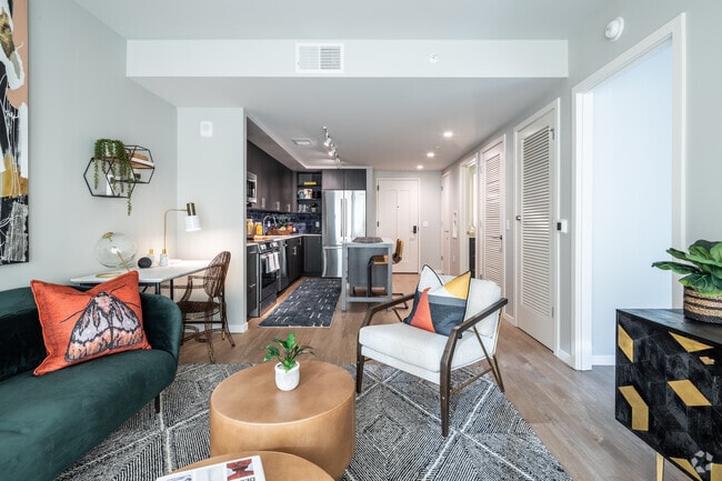 1BR, 1BA - 723 SF
