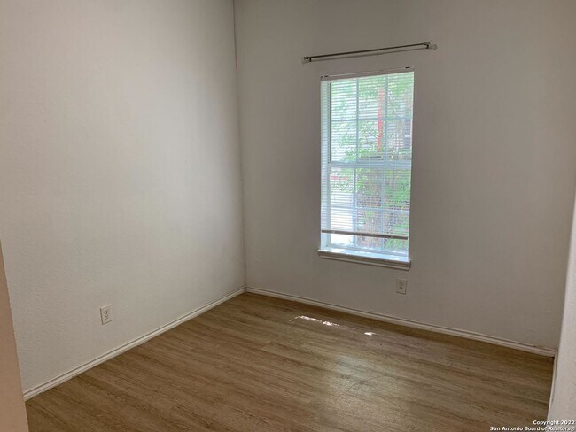 Photo - 816 Rivas St