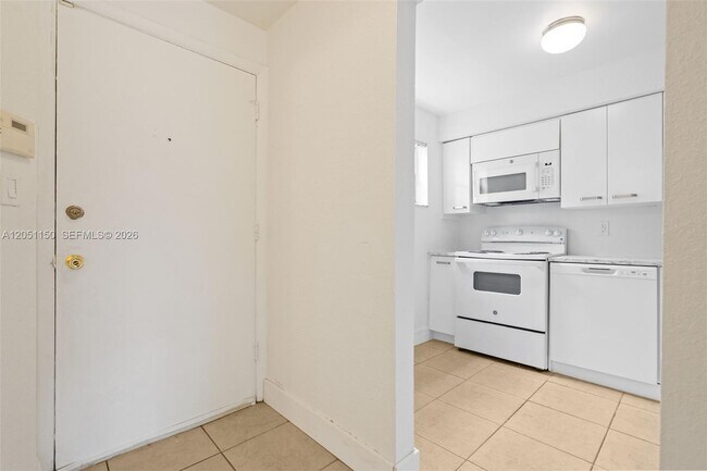 Photo - 4215 N University Dr Unit 305