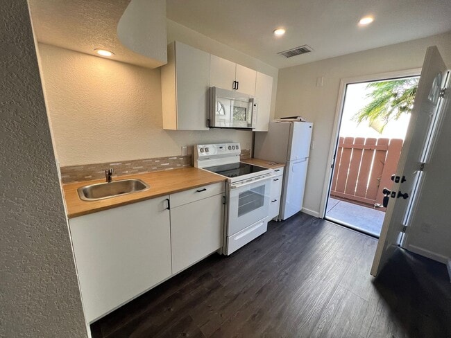 Building Photo - Attached ADU 1 Bedroom home in San Marcos