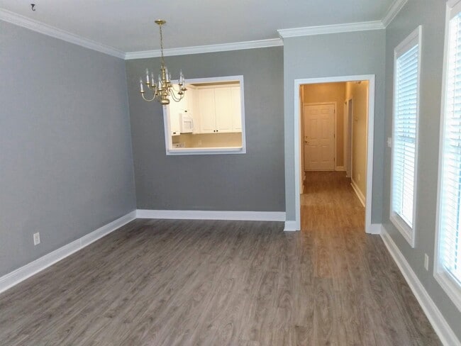 Photo - 824 Howell Trce