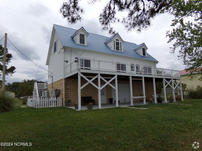 Building Photo - 144 Great Neck Rd Rental