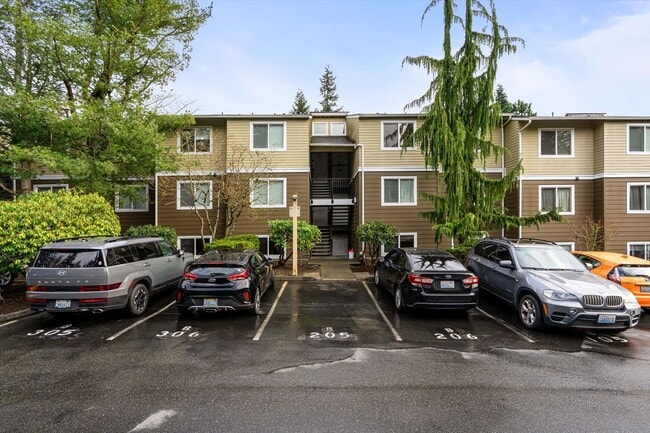 Building Photo - Spacious 2-bed 2-bath condo in Everett