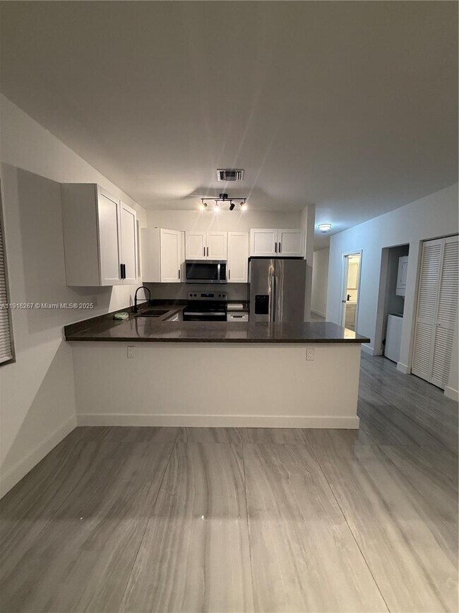 Photo - 932 SW 10th St