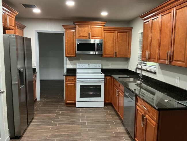 Photo - 362 SE Thornhill Dr